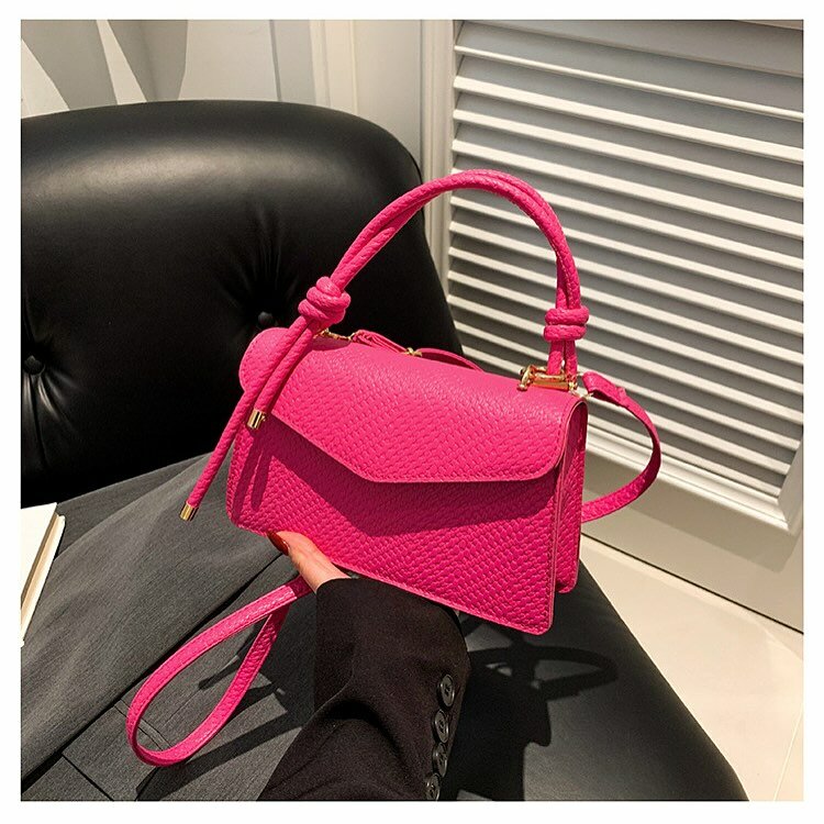Fashionable women's bag pink
