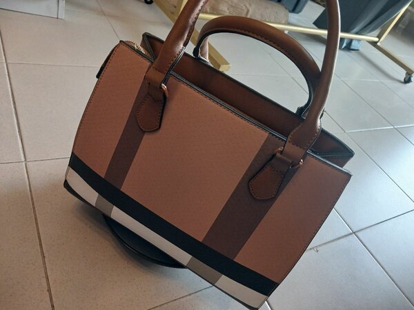 Sac à main élégant marron