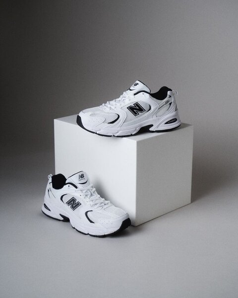 NEW BALANCE 530 WHITE BLACK ( Dans carton)