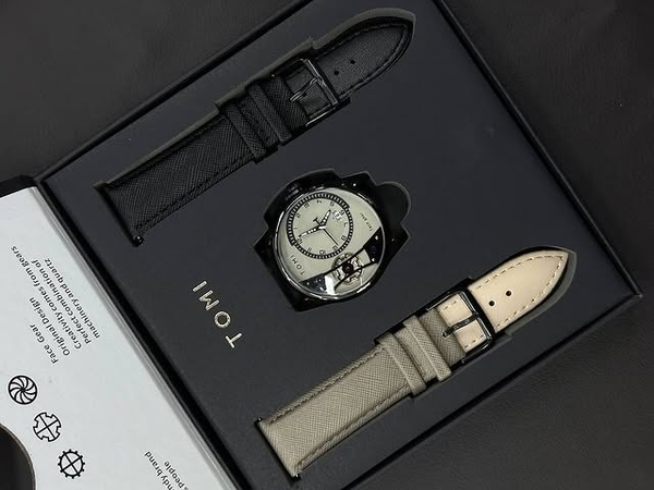 Стильные часы TOMI