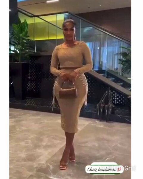 Robe Beige Élegante