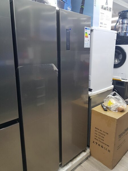 Двухдверный холодильник