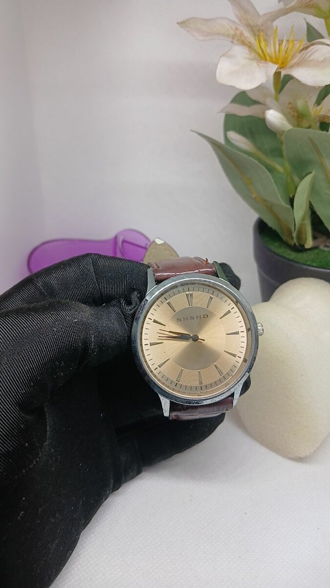 Leather strap wrist watch