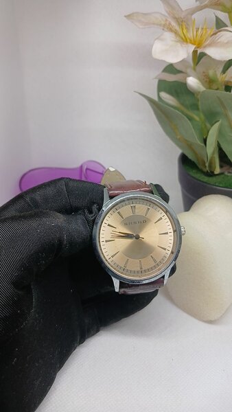 Leather strap wrist watch