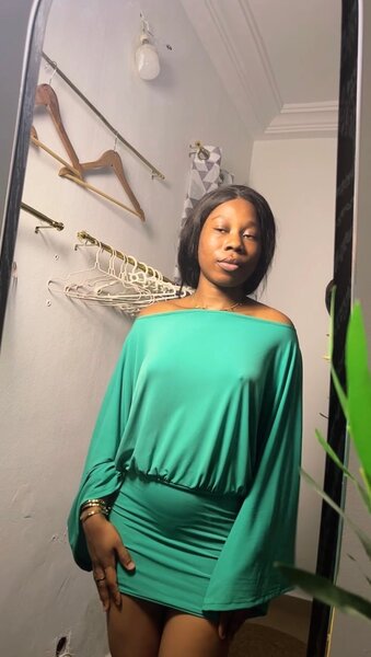 Robe Vert Design Épaule Nue