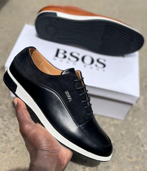 Chaussures en cuir noir BSOS
