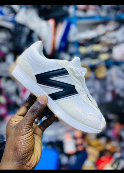 Baskets blanches unisexes tendance