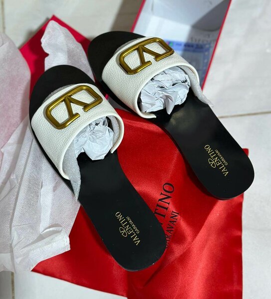 Ladies slippers
