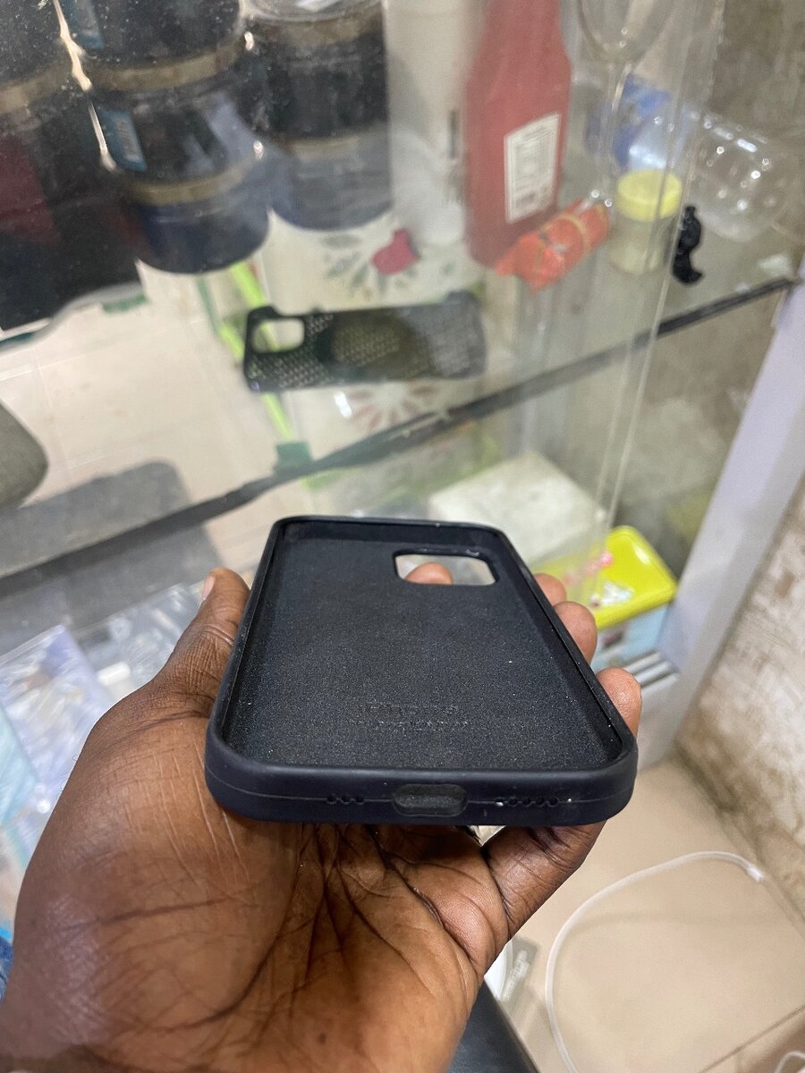 Coque iPhone 12 Silicone Noire