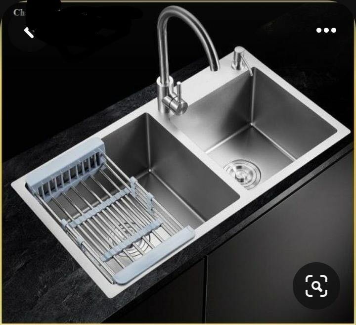 Armless kitchen sink