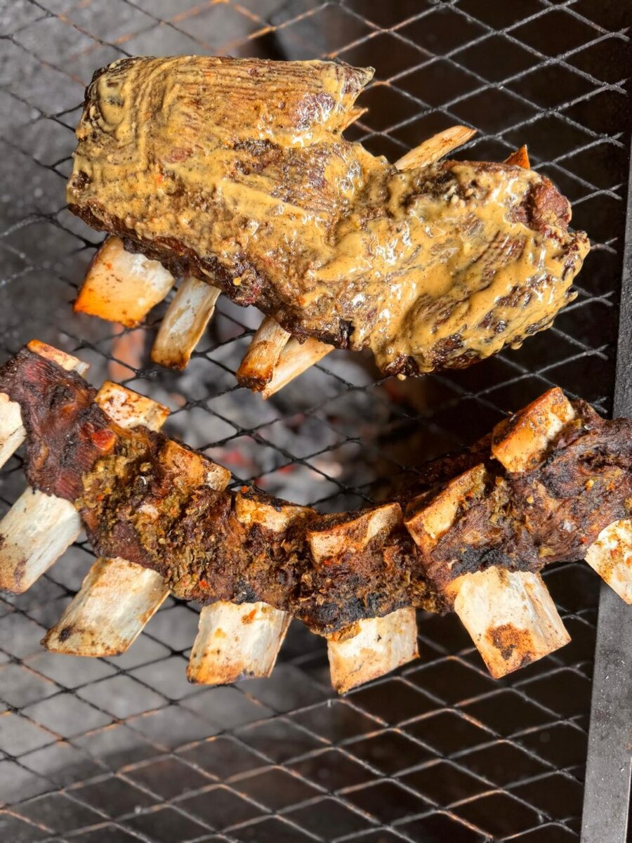 Côtes de bœuf grillées BBQ