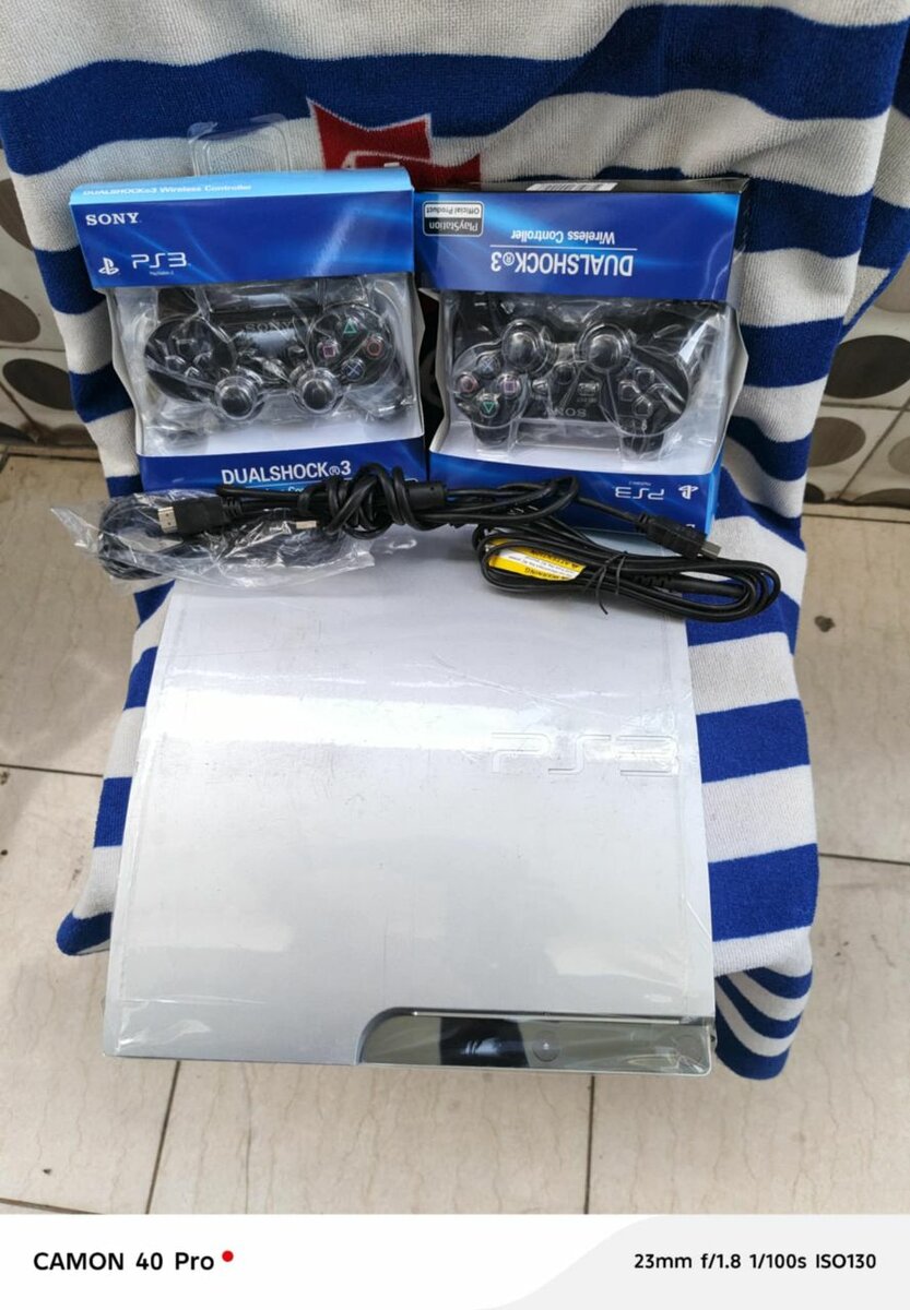 Ps3 slim deux manettes