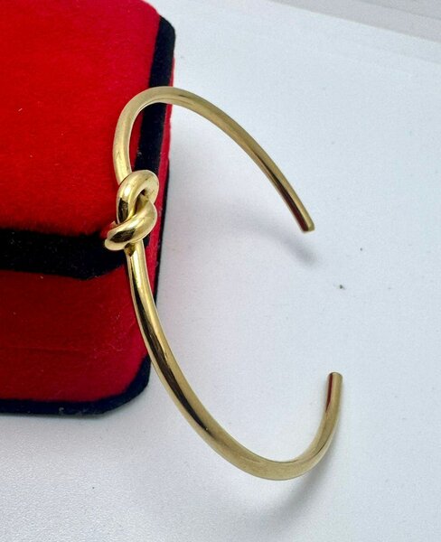 Bracelet en acier noir élégant