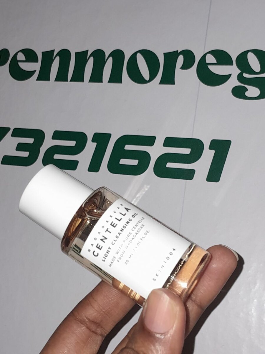 Skin 1004 Madagascar Centella light cleasing oil.