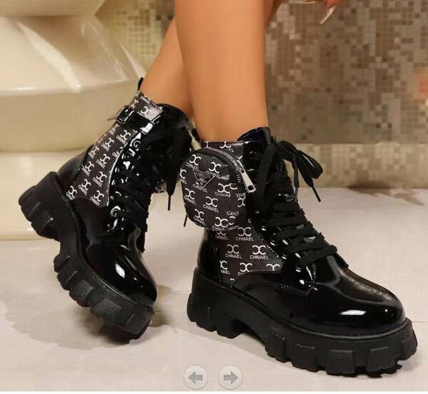 Bottes noires en cuir stylées