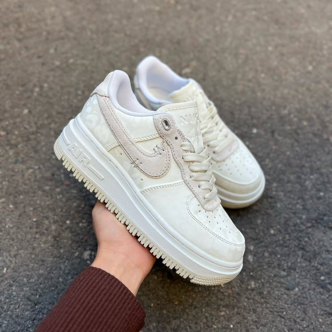 Air Force 1 Low Luxe Summit White/Light Bone