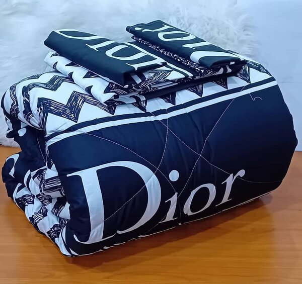 1 Duvet ,2 pillow cases and 1 flat sheet with print