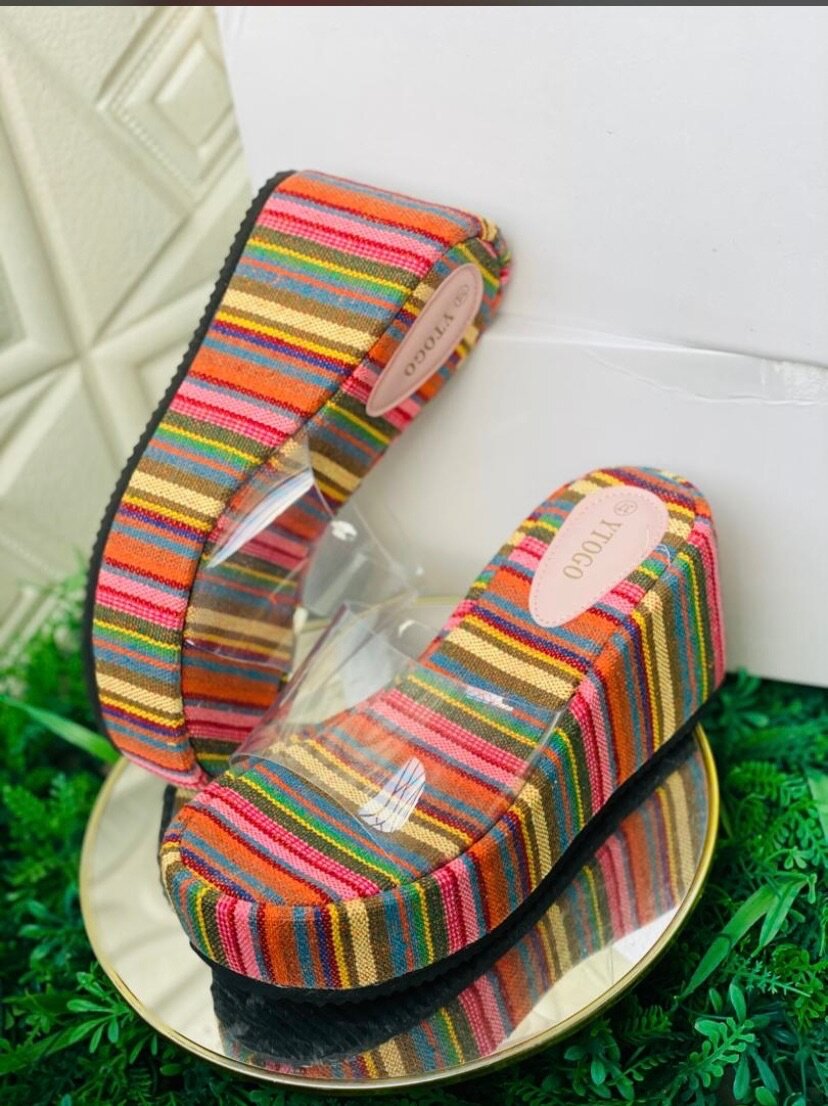 Chaussons colorés en toile