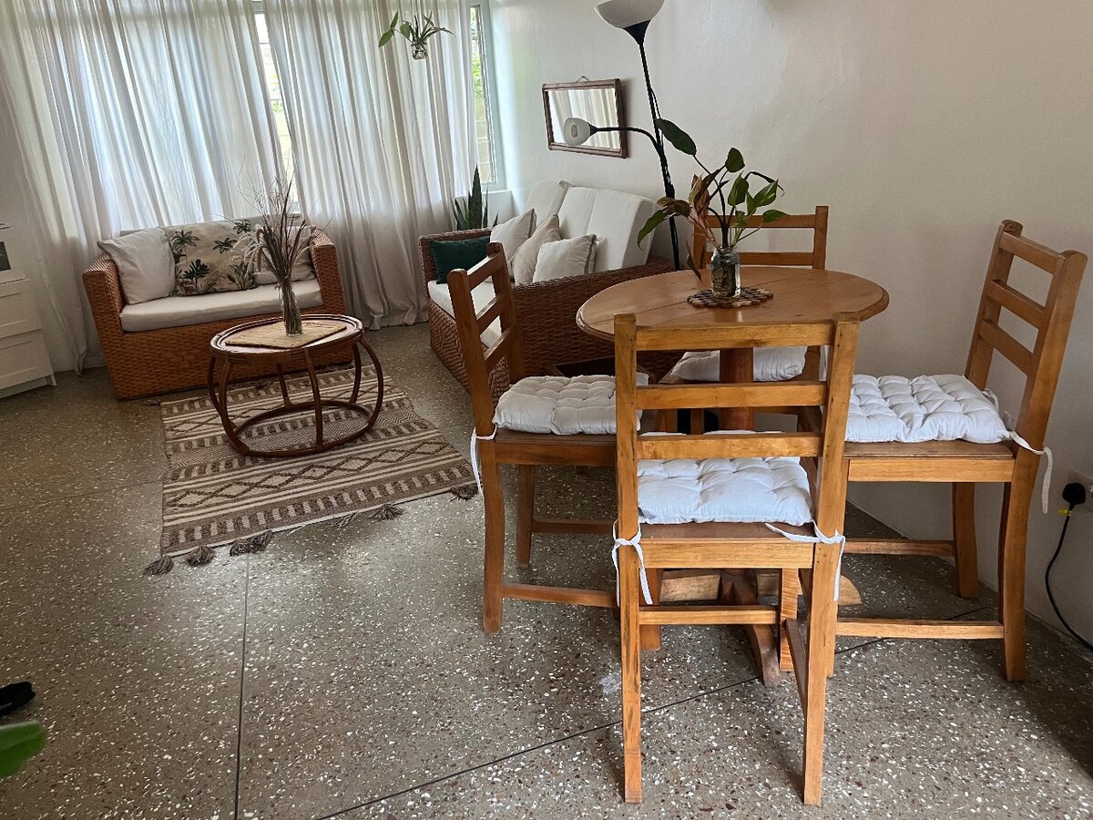 4 seater dining table