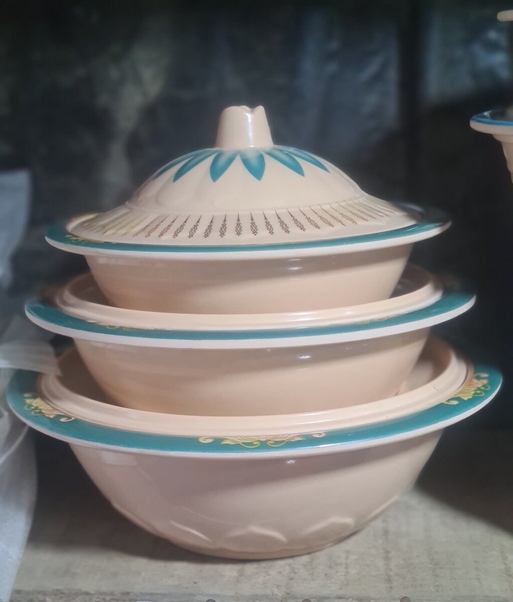 Ensemble de récipients en céramique empilables