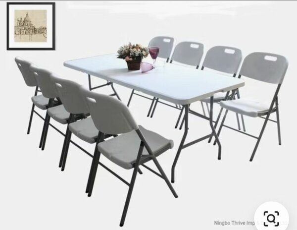 Table pliante avec chaises