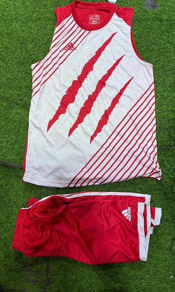 Ensemble de sport rouge blanc