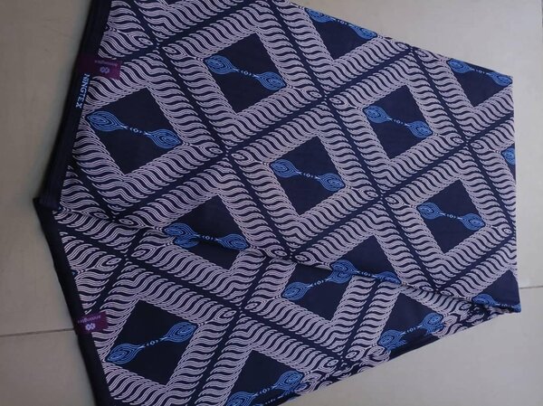 Fabric with a dark blue print of 6 meters