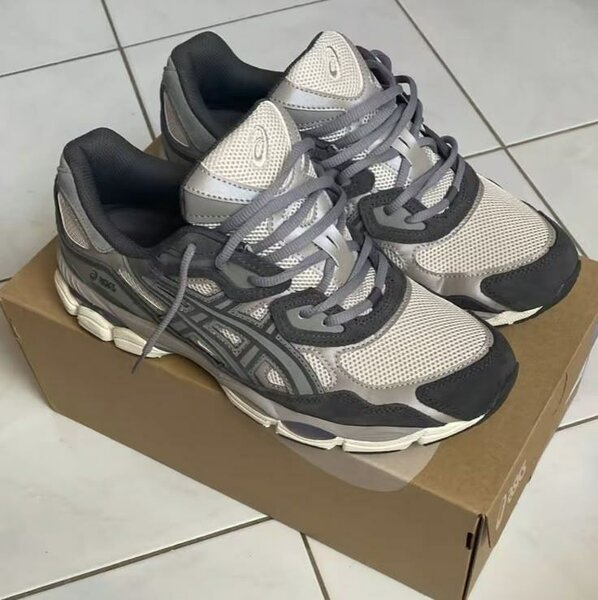 Chaussures de course ASICS confort