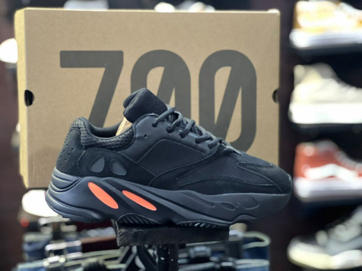 Yeezy boost 700