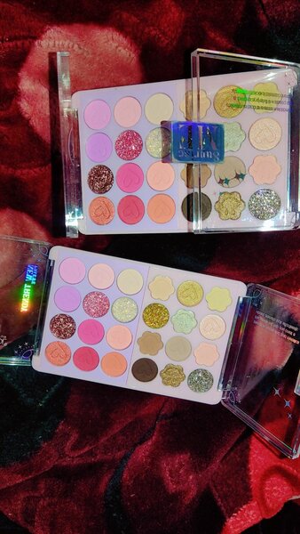 Mini pallete with glitters