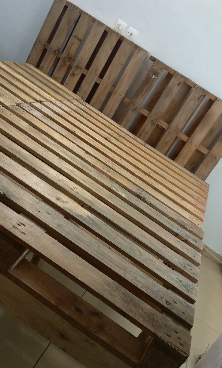 Cadre de lit en palettes bois