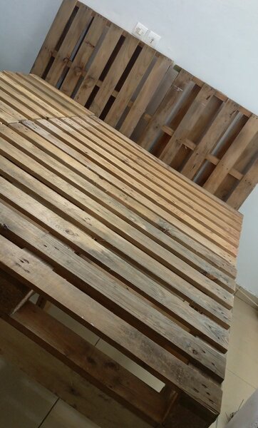 Cadre de lit en palettes bois