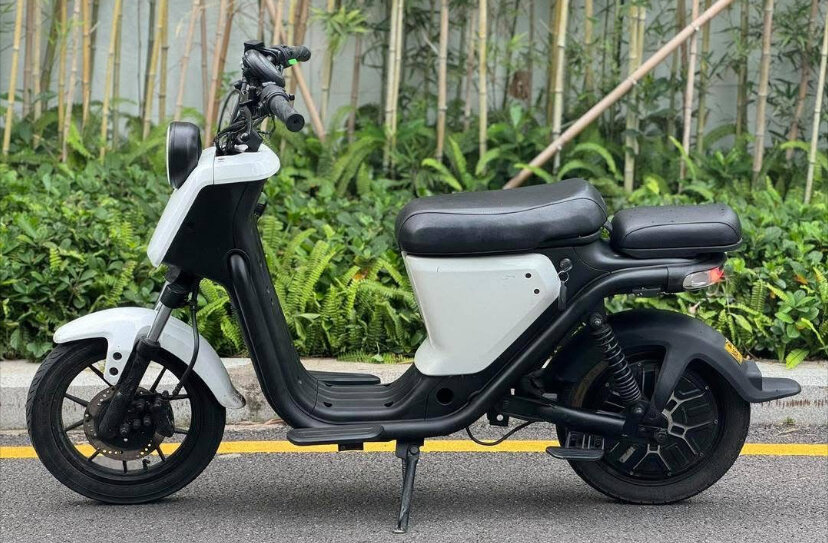 Scooter électrique moderne