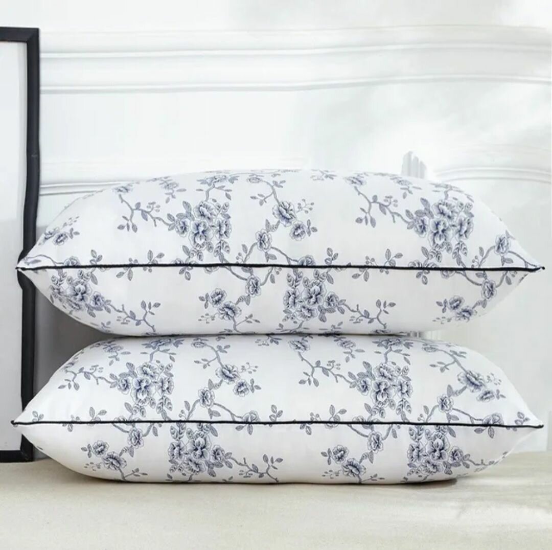 Lot de deux taies d'oreillers.