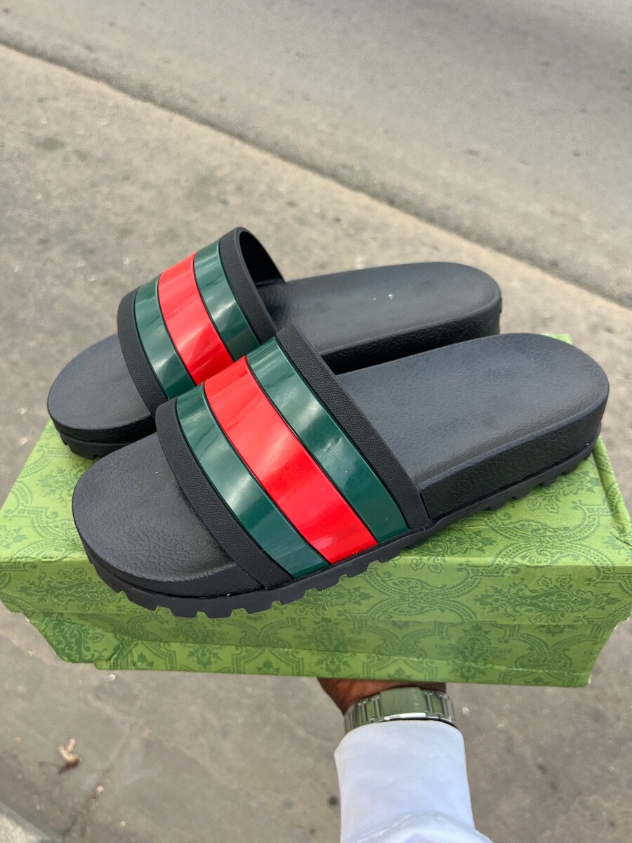 Sandales  , claquettes GUCCI