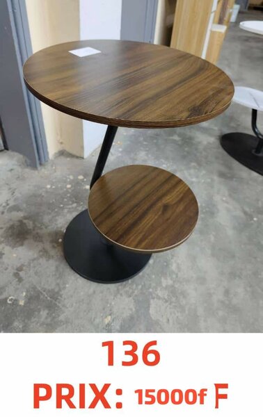 Table d'appoint moderne élégante