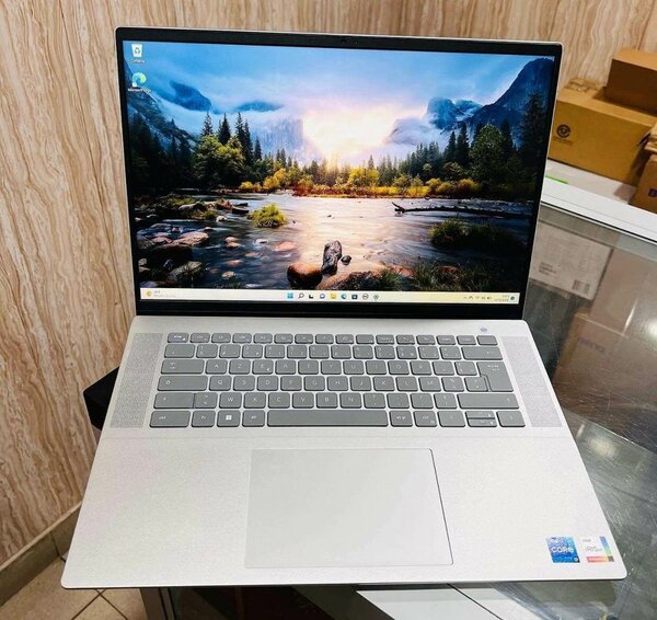 Dell Inspiron 16 i7 16GB 512GB