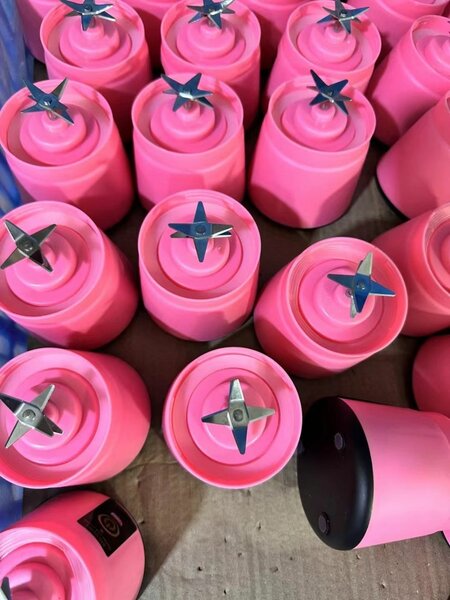 Rechargeable juice blender cup