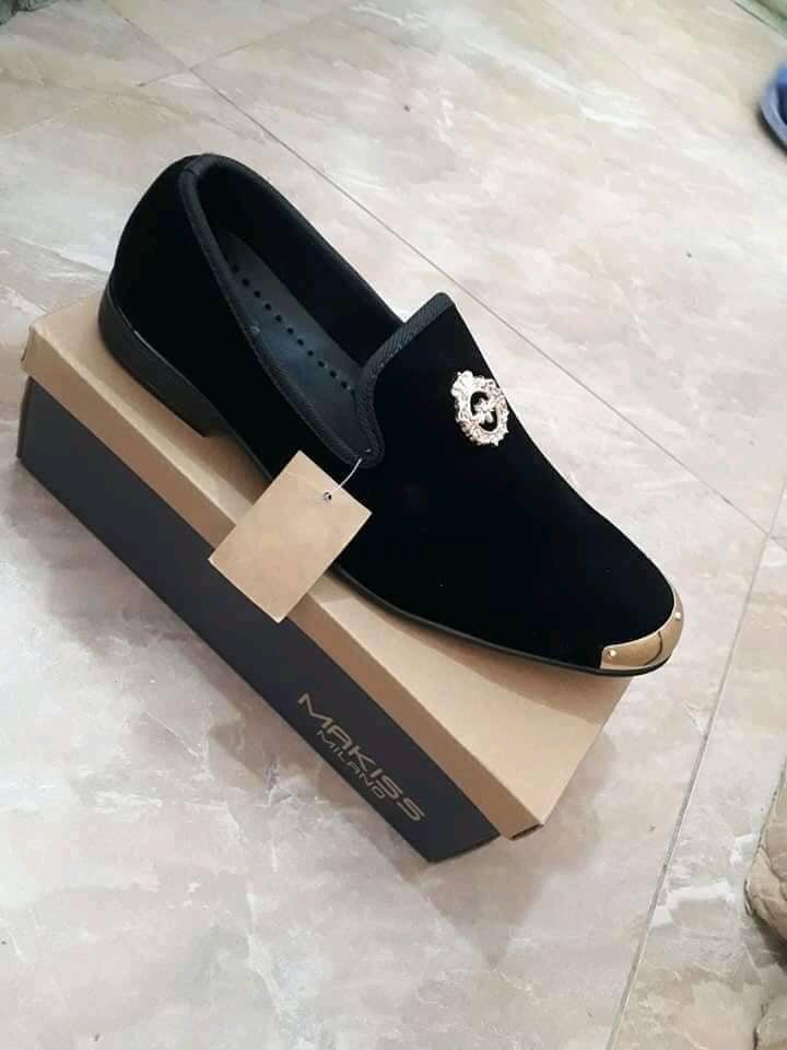 Stylish men's velvet shoes