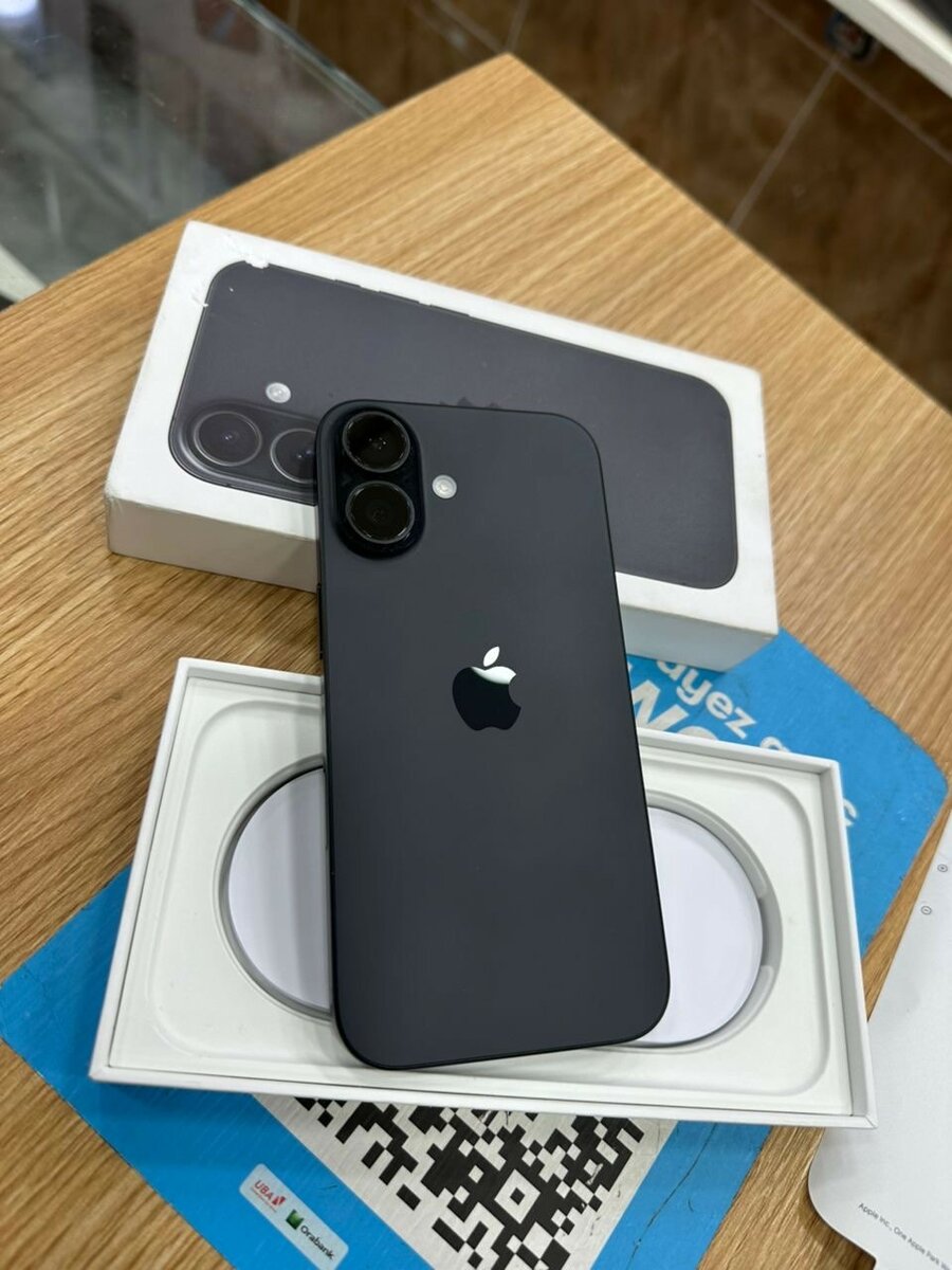 iPhone 16 simple 128giga propre Batterie : 100% Prix: 520.00