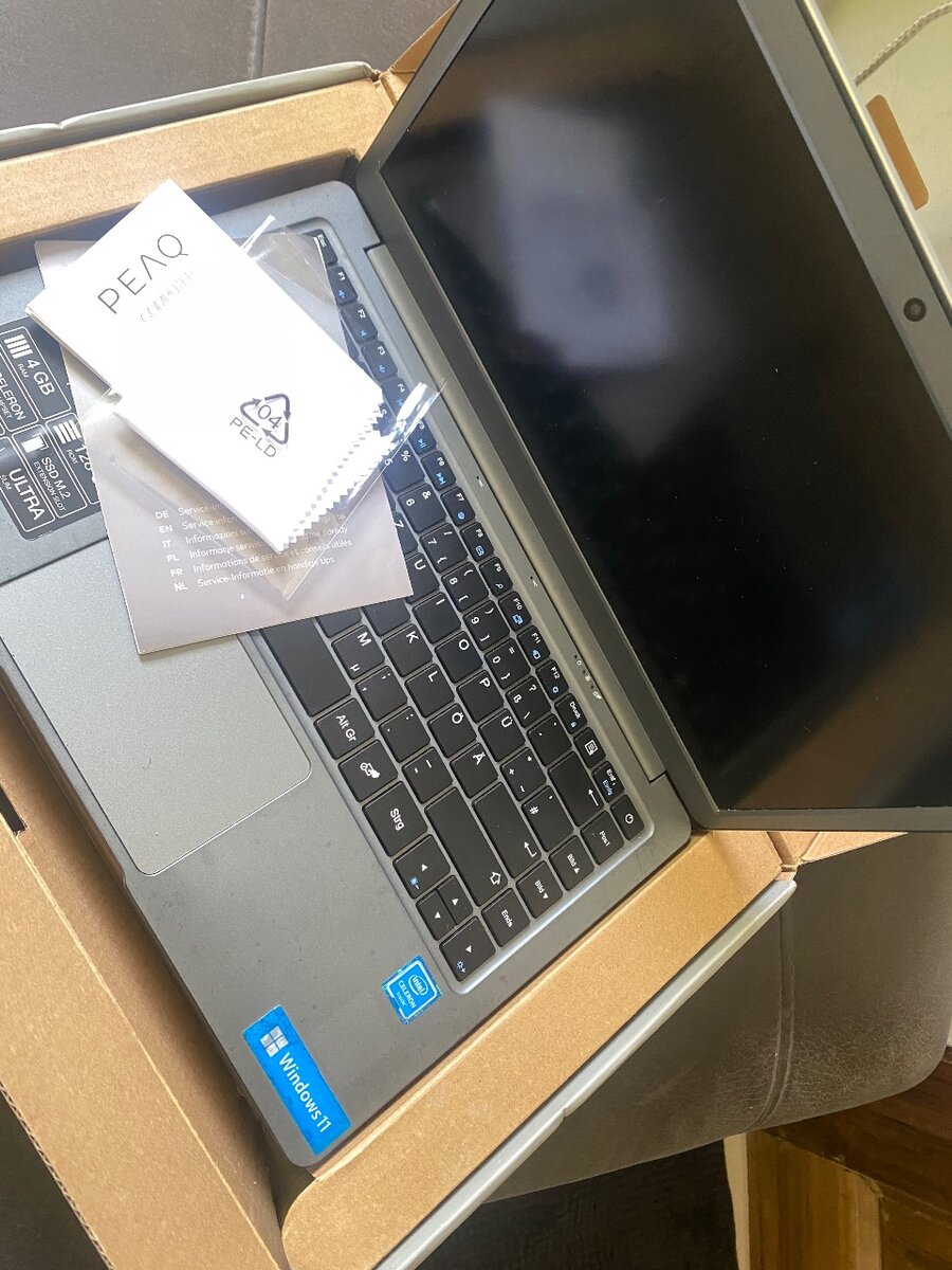 PEAQ Notebool Slim S132