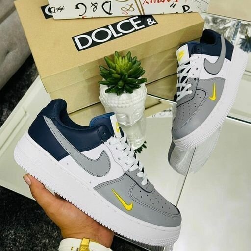 Low-Top Tri-Color Classic