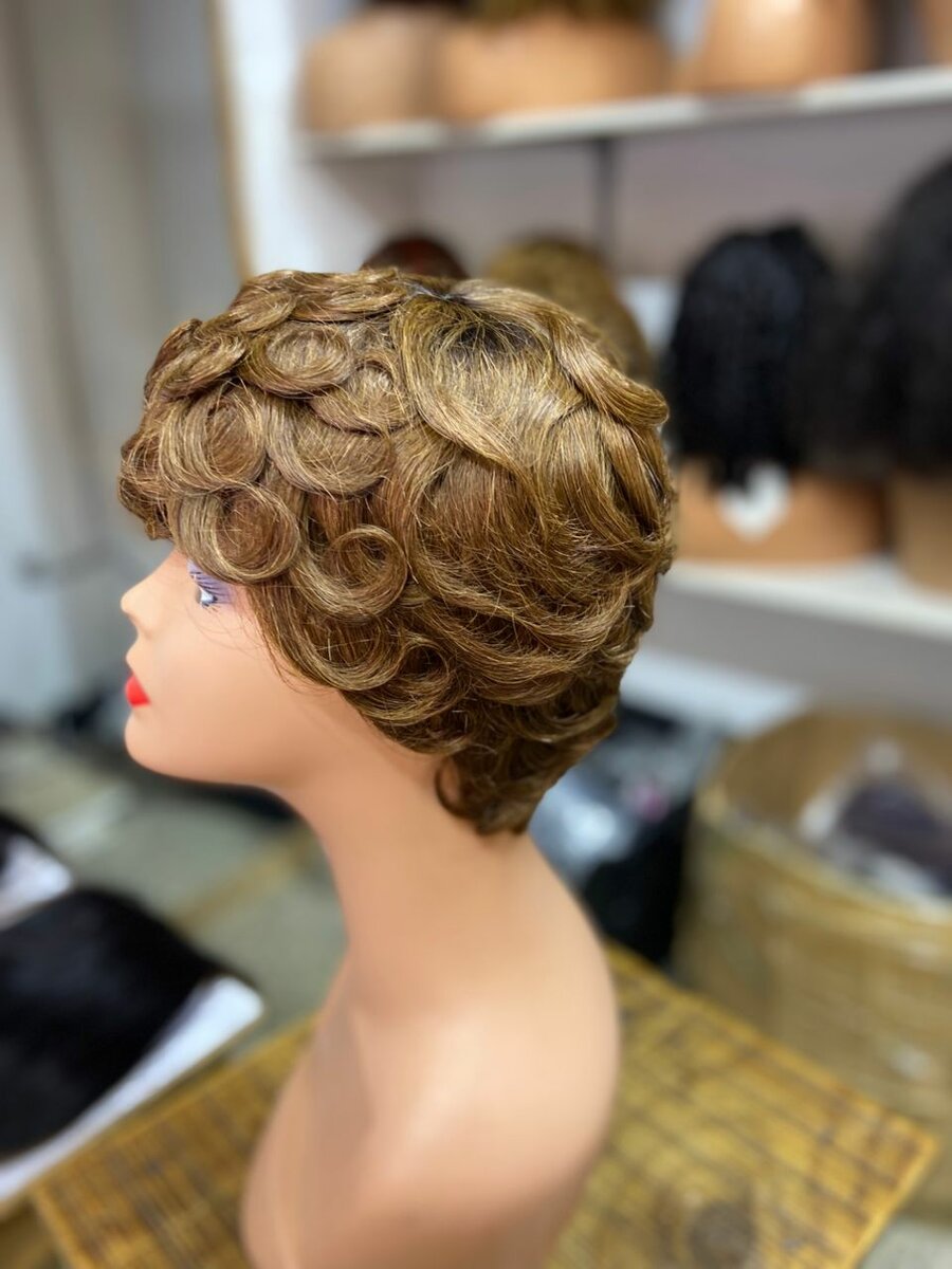 Perruque bouclée courte femme