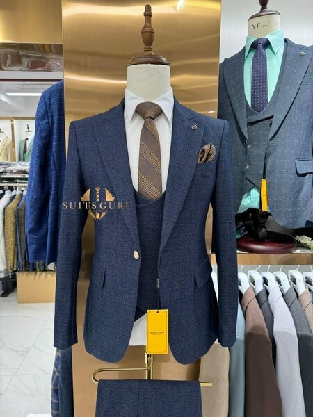 Elegant men's suit 
