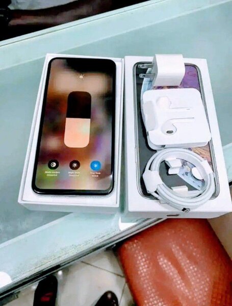 iPhone avec accessoires