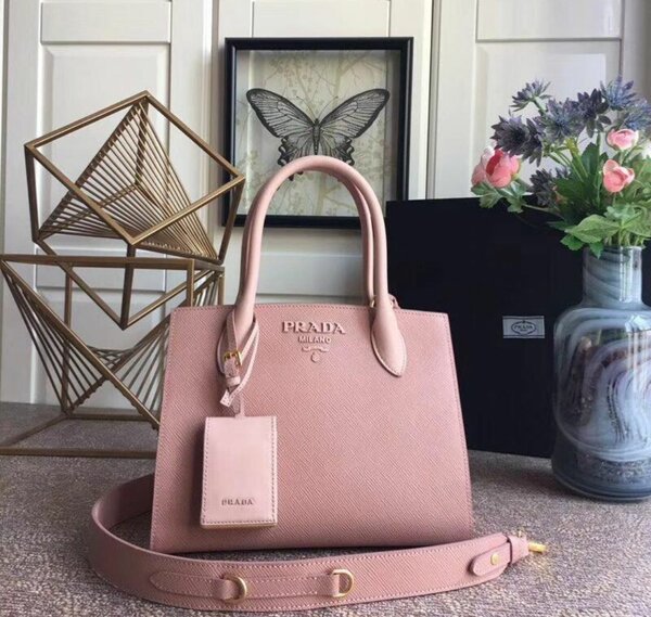 Sac à main en cuir Prada élégant