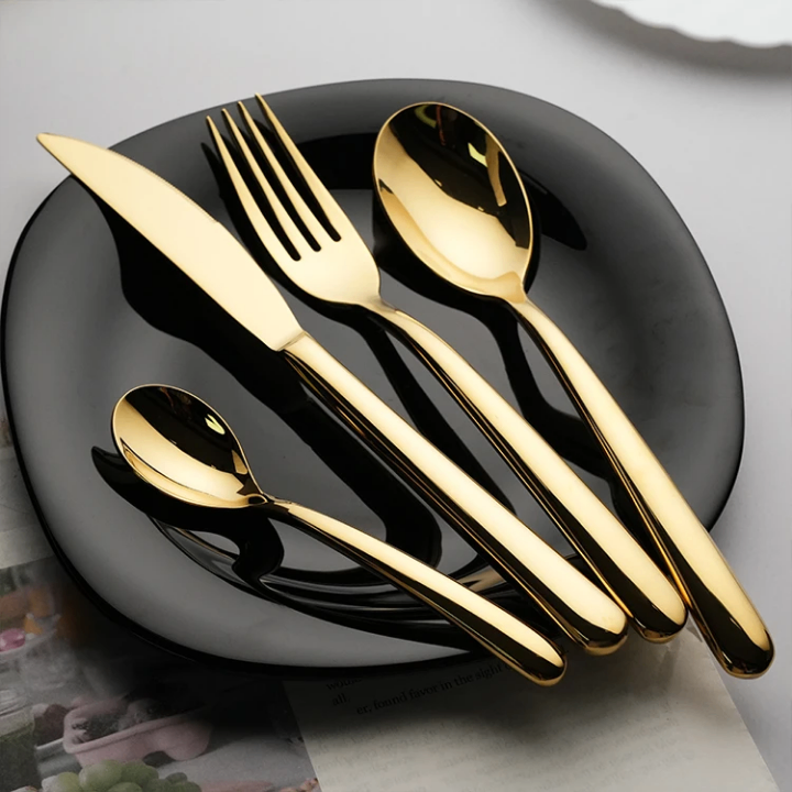 Ensemble de 24 couverts  dorés