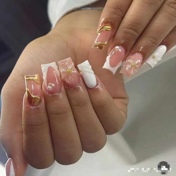 Press on nails en acrylique