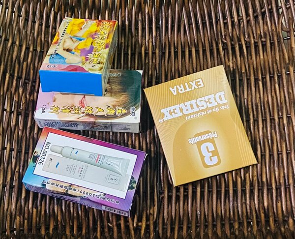 3 préservatifs + 3 lubrifiants
