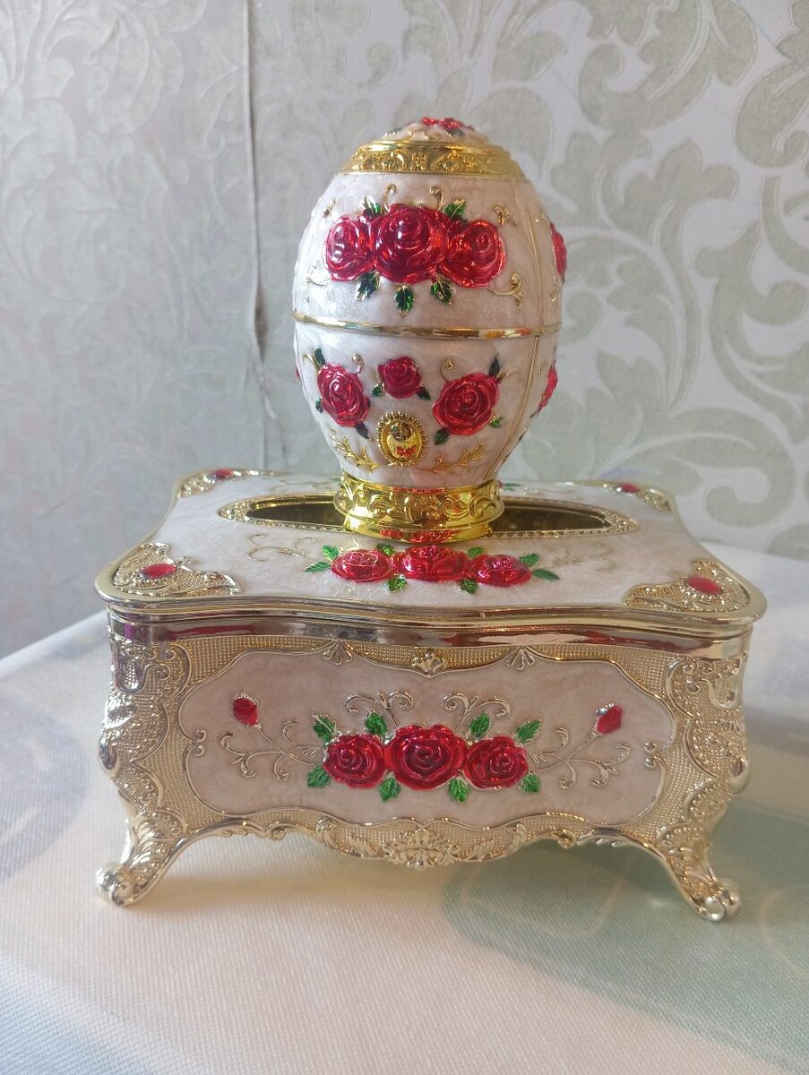 Салфетница и предмет для зубочистки